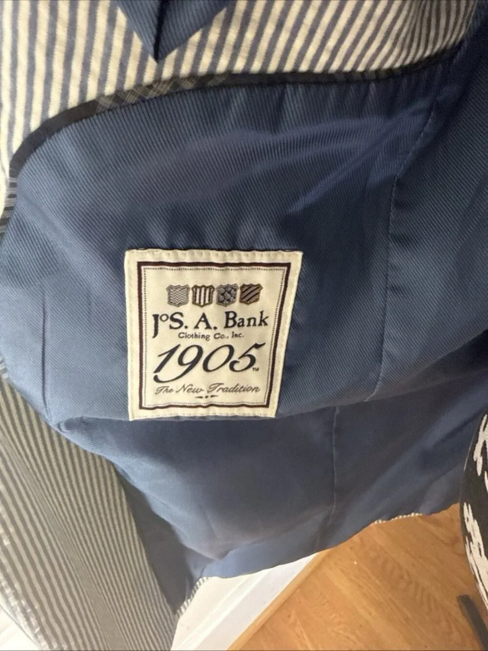 JoS A Bank Executive Seersucker Suit Men 48L 43W Pleated/Cuff Pant-Blue/White